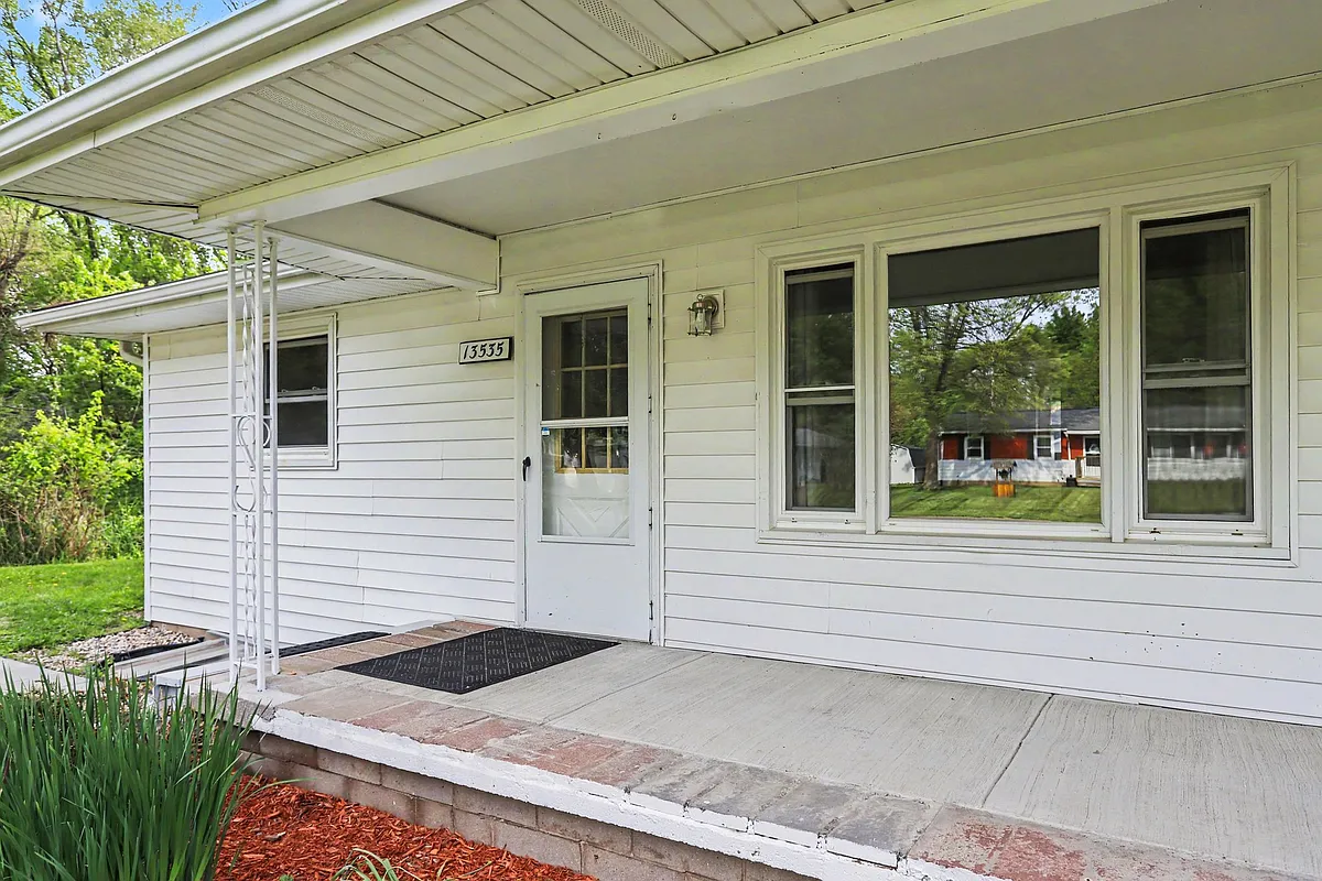 Building Photo - 13535 W Tremblay Dr