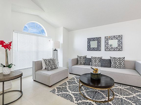 2nd image of 7821 Laurel Oak Ln