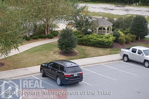 3rd image of 100-3D Lennox Dr