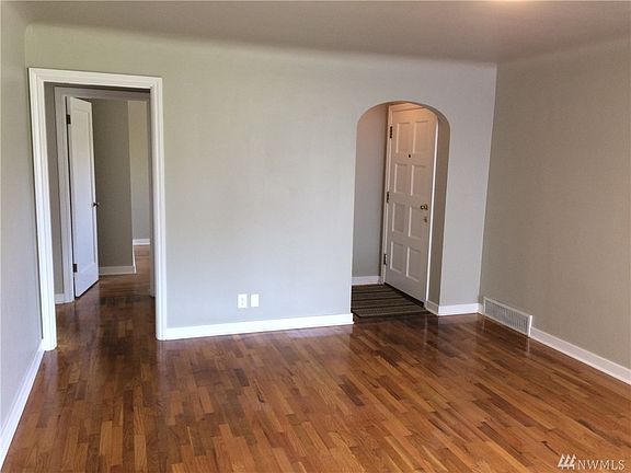 2nd image of 1327 Rainier Ave