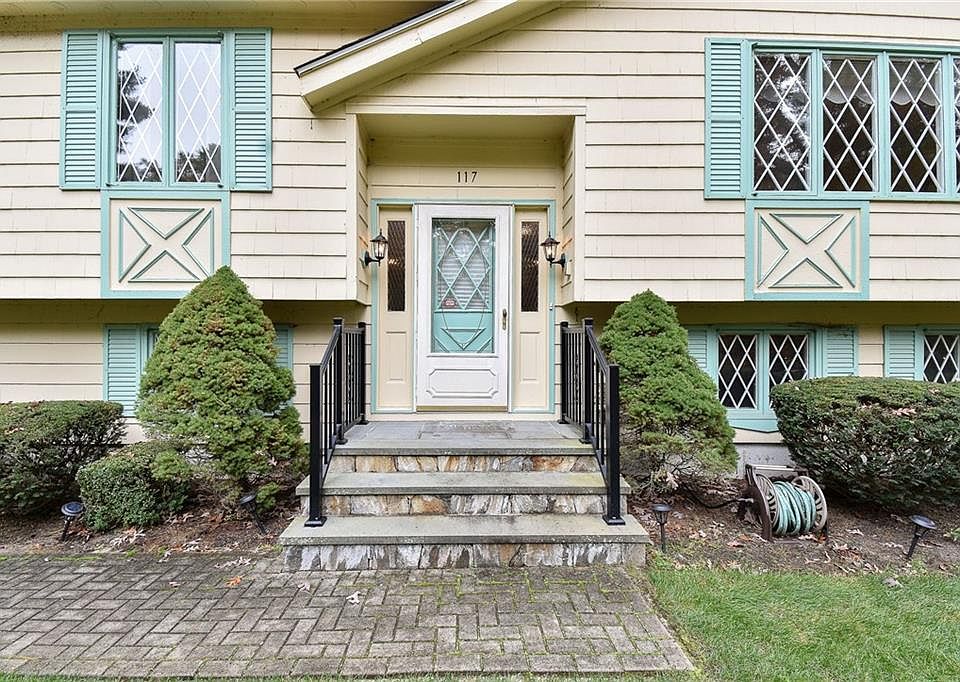 1st image of 117 Wood Cove Dr