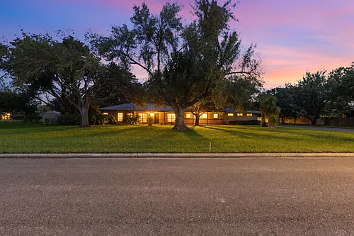 816 Country Club Dr Photo 1