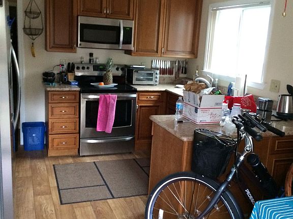 3rd image of 647 Jasper St