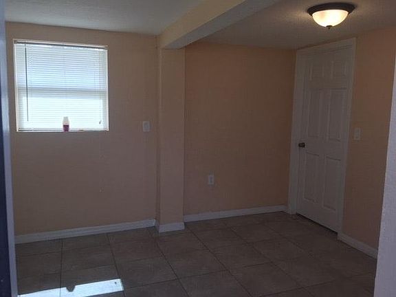 3rd image of 4727 Edgewater Dr #A