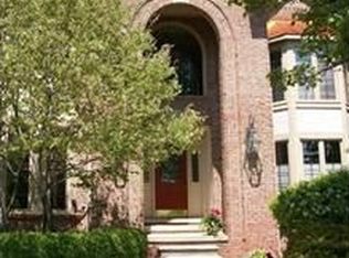 1103 Ridgeway Dr, Rochester, MI 48307