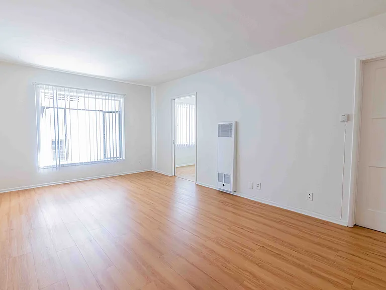 Gayley Manor Apartments — Photo 62