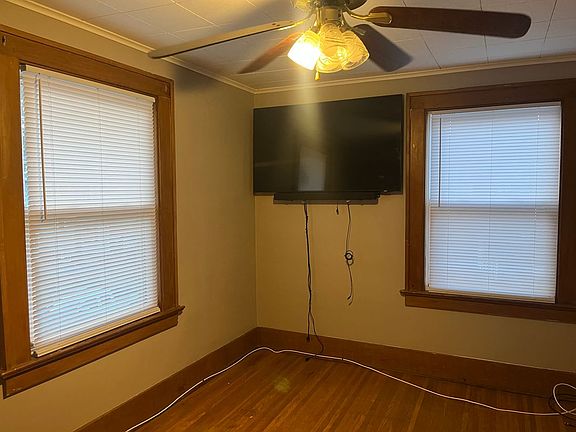 4th image of 16 Chatfield St