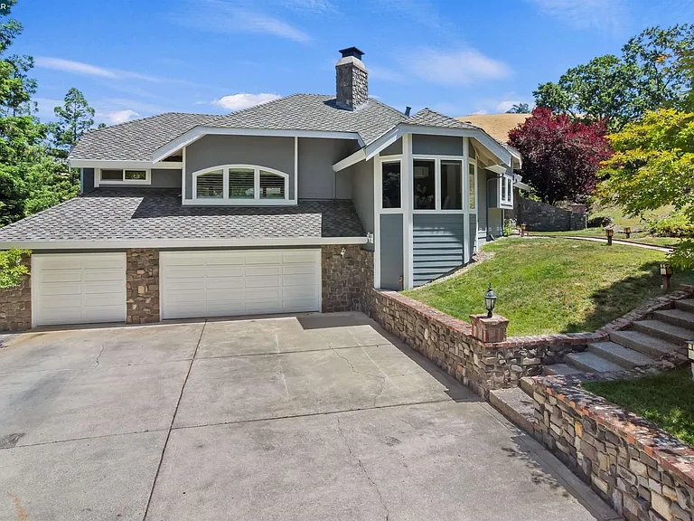 2324 Saddleback Dr — Photo 18