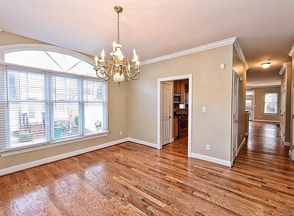 5th image of 1135 Hampton Gardens Ln