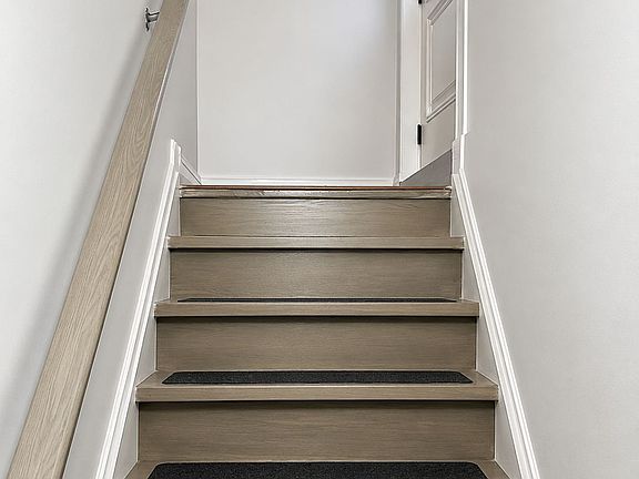 4th image of 48 Verona Cres