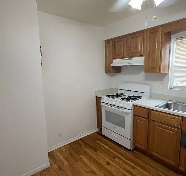 Gold & Ash Property — Photo 4