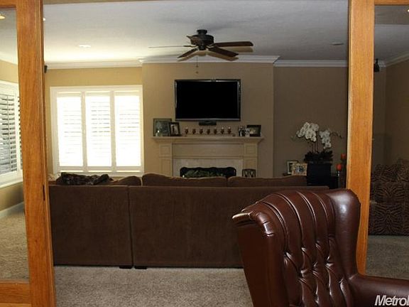 4th image of 646 W Mariposa Ave