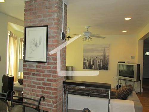 4th image of 17 Holman St #4