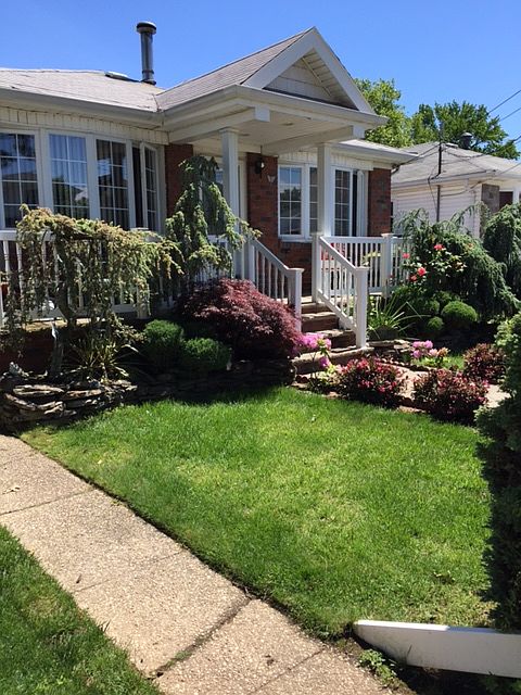 1st image of 381 Adelaide Ave