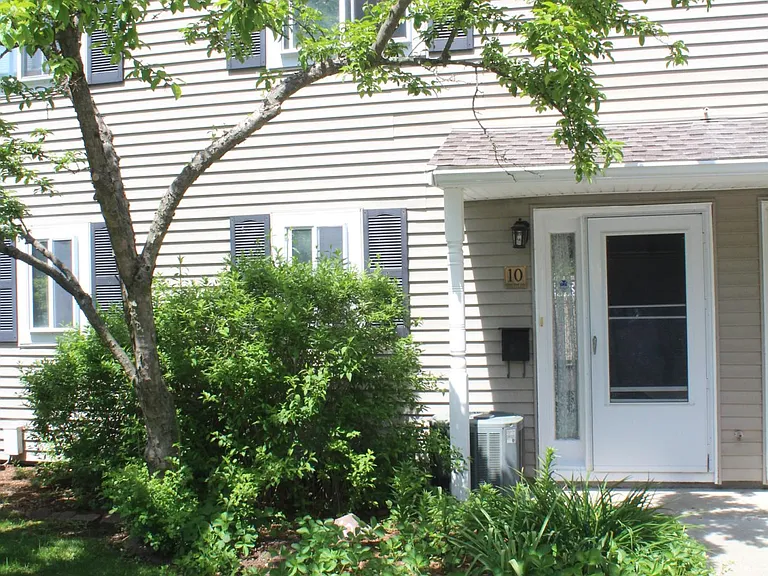10 Village Brook Ln — Photo 16