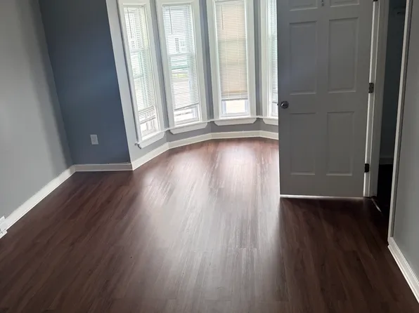 27 W 5th St, Lowell, MA 01850