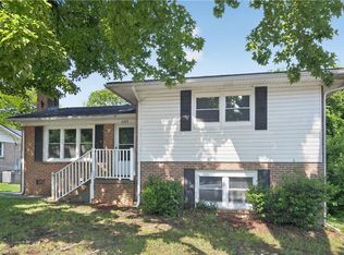2204 Maybank Dr, Greensboro, NC 27403