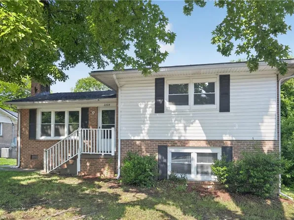 2204 Maybank Dr, Greensboro, NC 27403