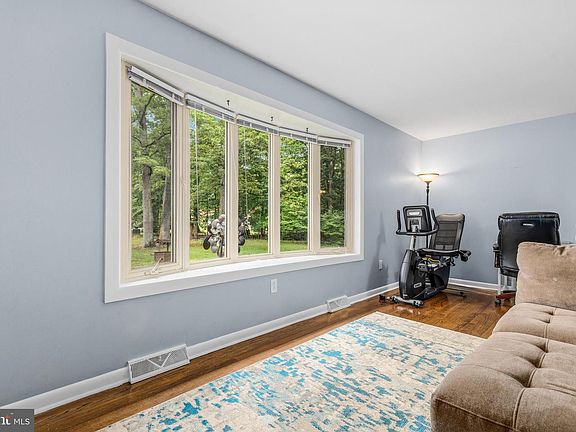 3rd image of 6675 Oakwood Cir