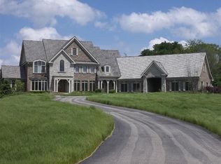 36W272 Oak Pointe Dr, St Charles, IL 60175