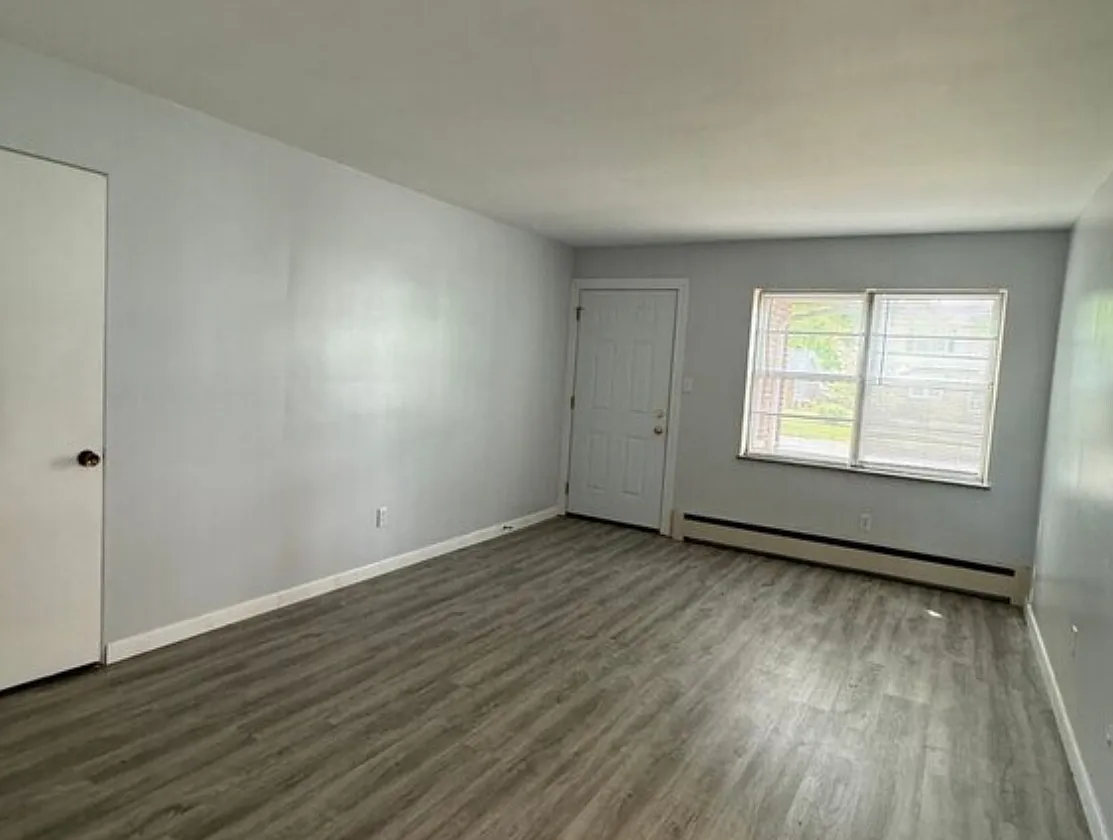 2301 W Lawrence Ave — Photo 4