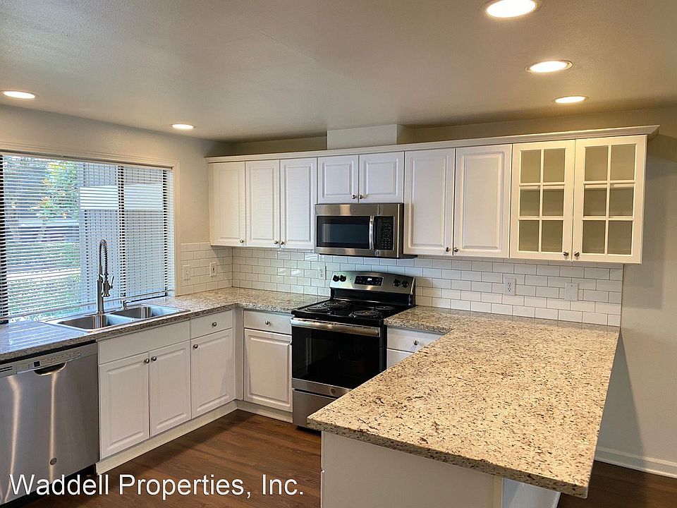1st image of 11424 NE 67th St #8