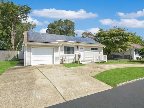 1395 Manatuck Boulevard, Bay Shore, NY 11706