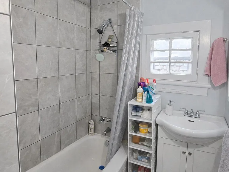 514 Bay St #4 — Photo 6