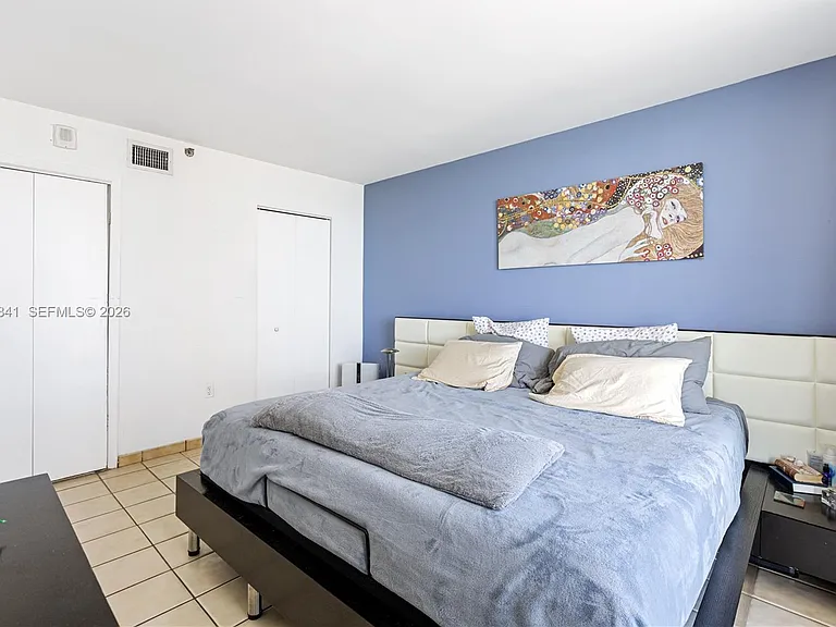 2457 Collins Ave #1602 — Photo 8