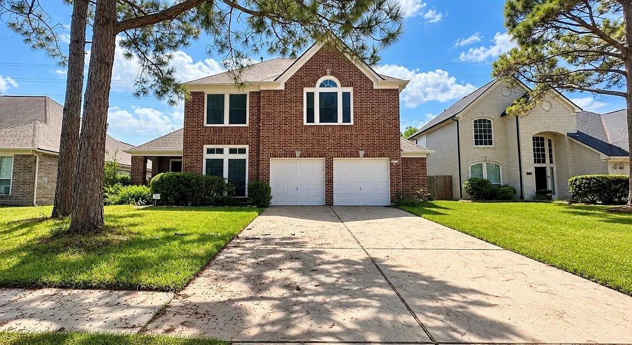 4 bed, 2.5 bath, 2790 sqft, $2,750 — Photo 1