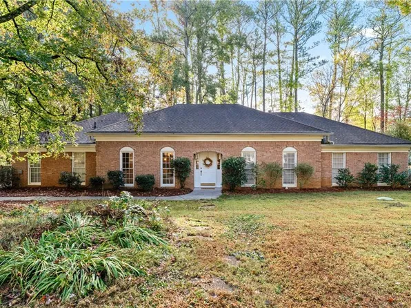 2746 Saxon Dr, Duluth, GA 30096