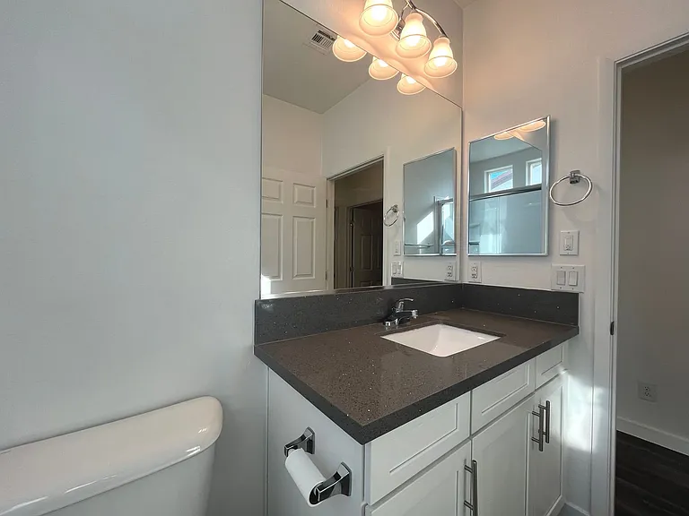 1533 Franklin Ln — Photo 61