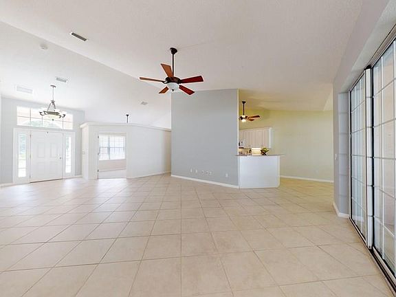 4th image of 60 Eastwood Dr
