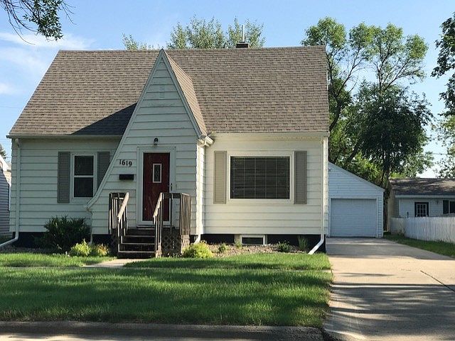 1st image of 1619 1st Ave N
