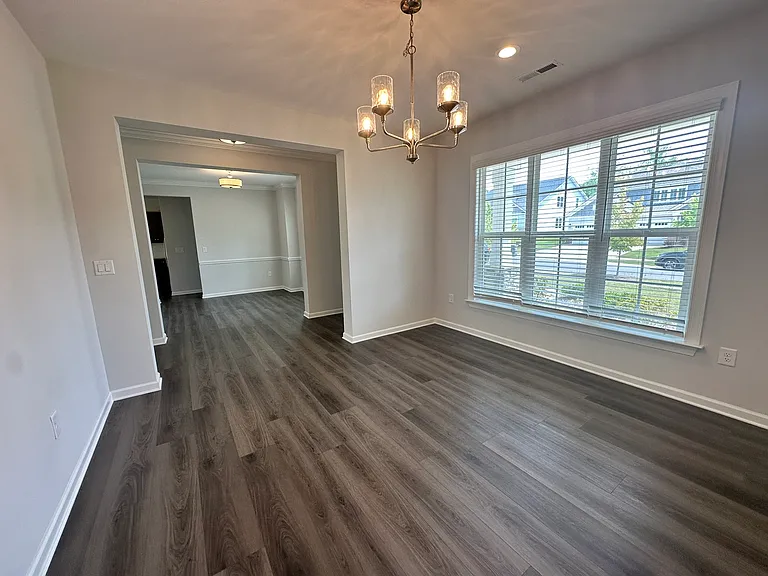 1139 Overlake Dr — Photo 3