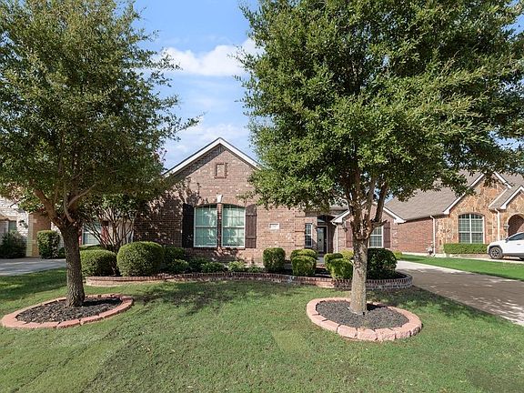 4th image of 2347 Collin Dr