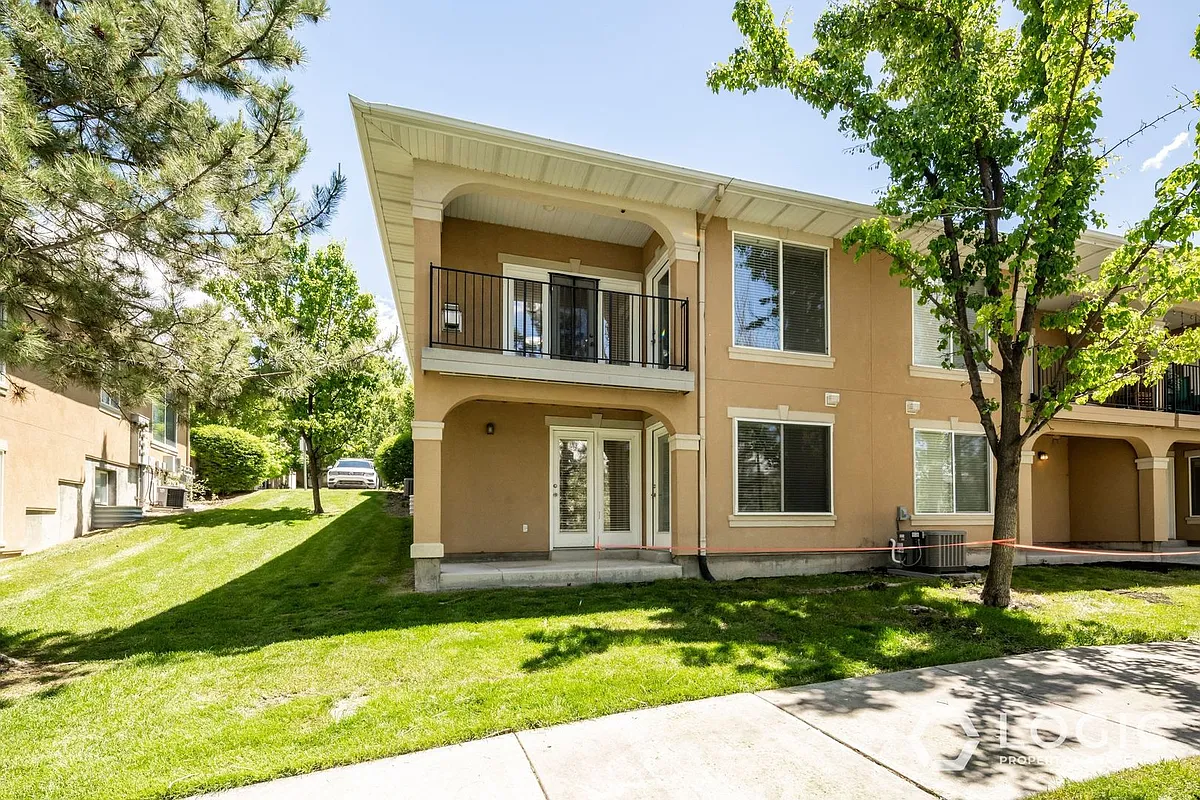 Building Photo - 9526 S Fairway View Dr