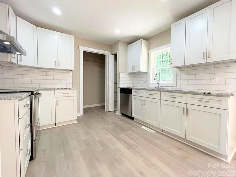 600 Briar Creek Rd — Photo 5