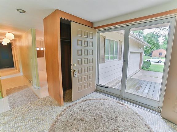 3rd image of 655 Eleanora Dr