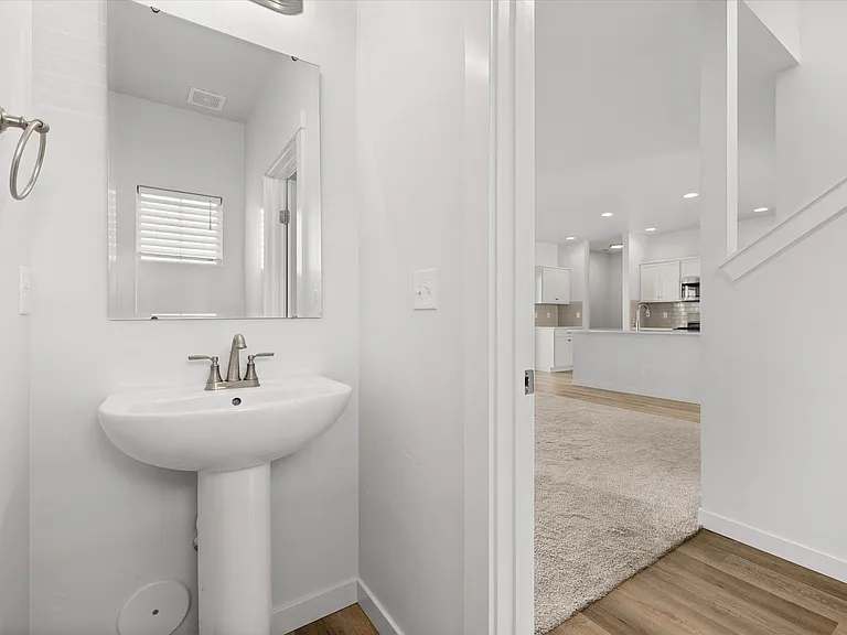 655 N Sevenoaks Ave — Photo 12
