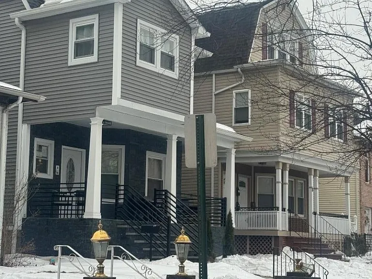 82 Ampere Pkwy — Photo 2