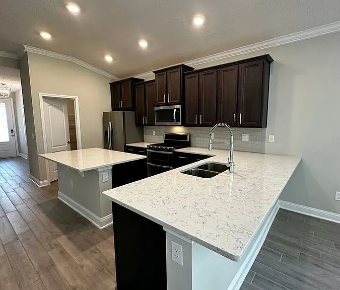 319 Greenway Ln — Photo 9