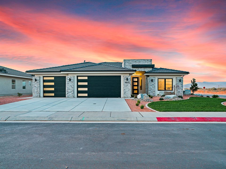 Sunset View of Sedero Home - Ence Homes in Hurricane Utah Near Sand Hollow