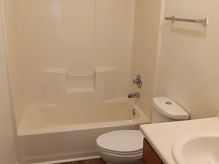 524 W Pleasant St — Photo 11