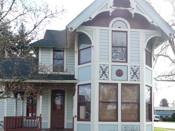 990 SE Shelton St #B-2, Dallas, OR 97338