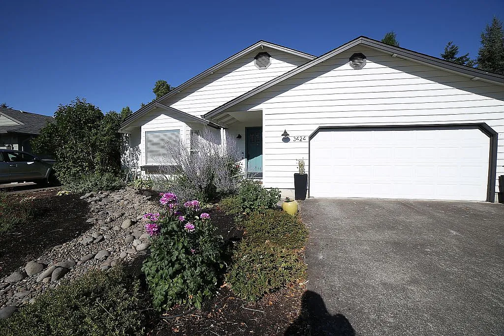 3424 Honeywood St photo 1