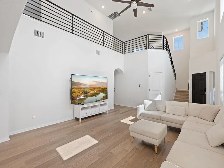 185 Jackman Dr — Photo 3