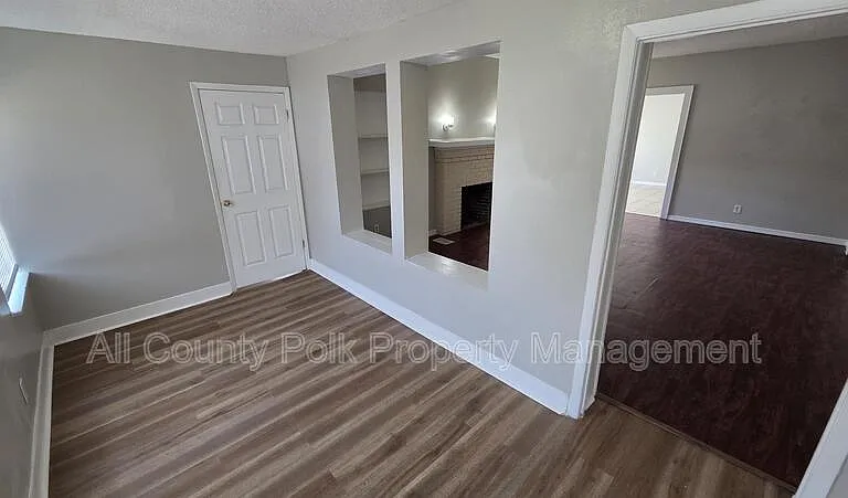 601 SE 2nd St — Photo 3
