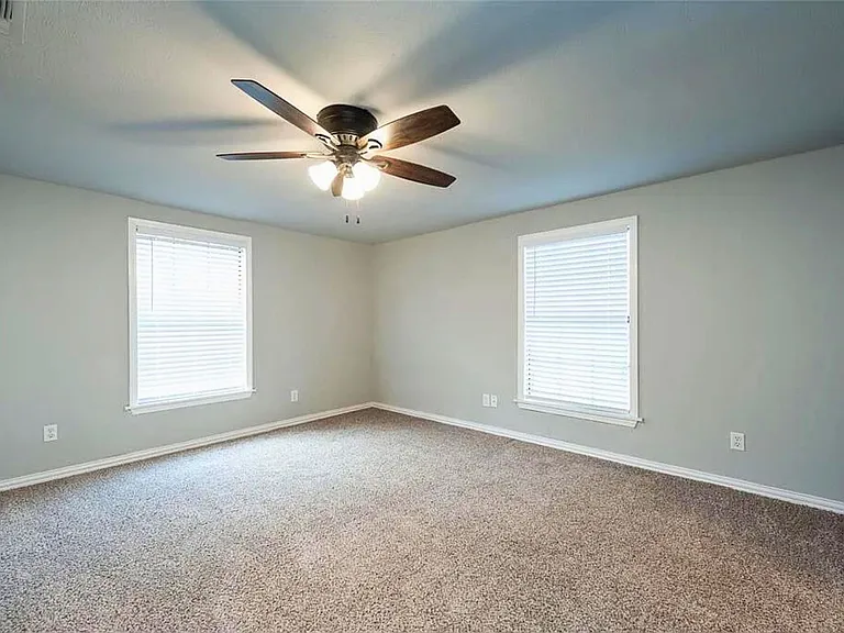 502 Oak St — Photo 9