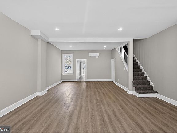 5th image of 122 N King St